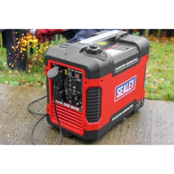Sealey 2000W Inverter Generator 230V - 4-Stroke Engine 8 Sealey 2000W Inverter Generator 230V - 4-Stroke Engine -Bodyshop Store G2000I.V2 ACT IN USE CLOSE UP